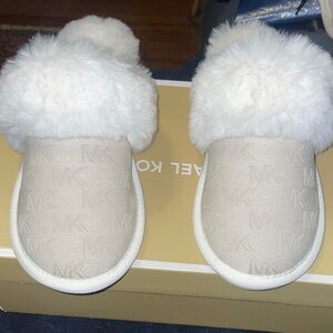 Michael Kors Women's White Fur Tula Scuff Slip-On Cozy Slippers (New In Box)